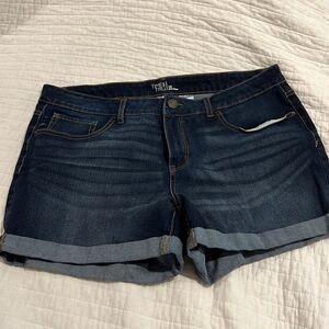 Time and Tru mid rise dark wash cuffed jean shorts size 16